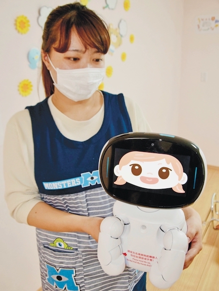 Aiロボットが保育園のお手伝い 函館の企業販売へ 園児の顔認識 体温
