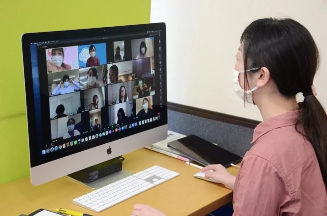 たすく札幌教室で開かれた障害のある子どもを持つ保護者のオンライン交流会＝5月