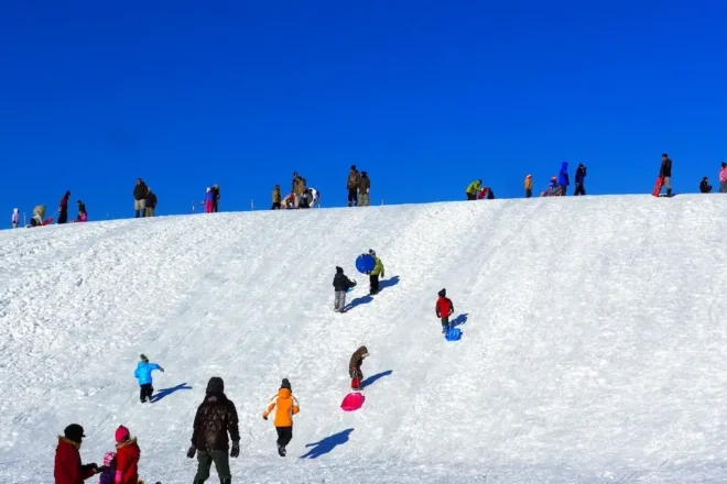 「ながめの丘」は初めてのスキーの練習場としても人気