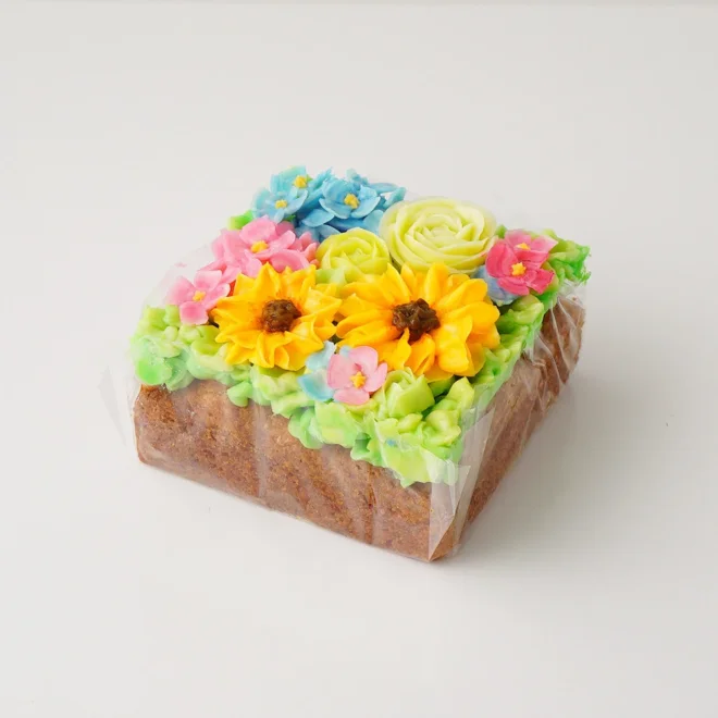 「食べられるお花のボックスフラワーケーキ ヒマワリ＆アジサイ」