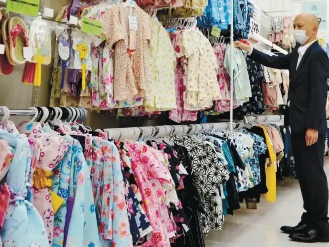 身長80～130センチまでの子ども向け浴衣と甚平が並ぶ西松屋札幌中央店