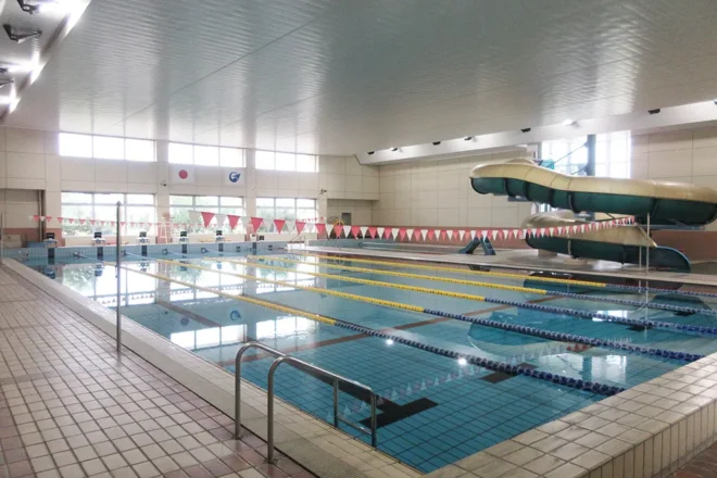 競泳用プールは25メートル×6コース