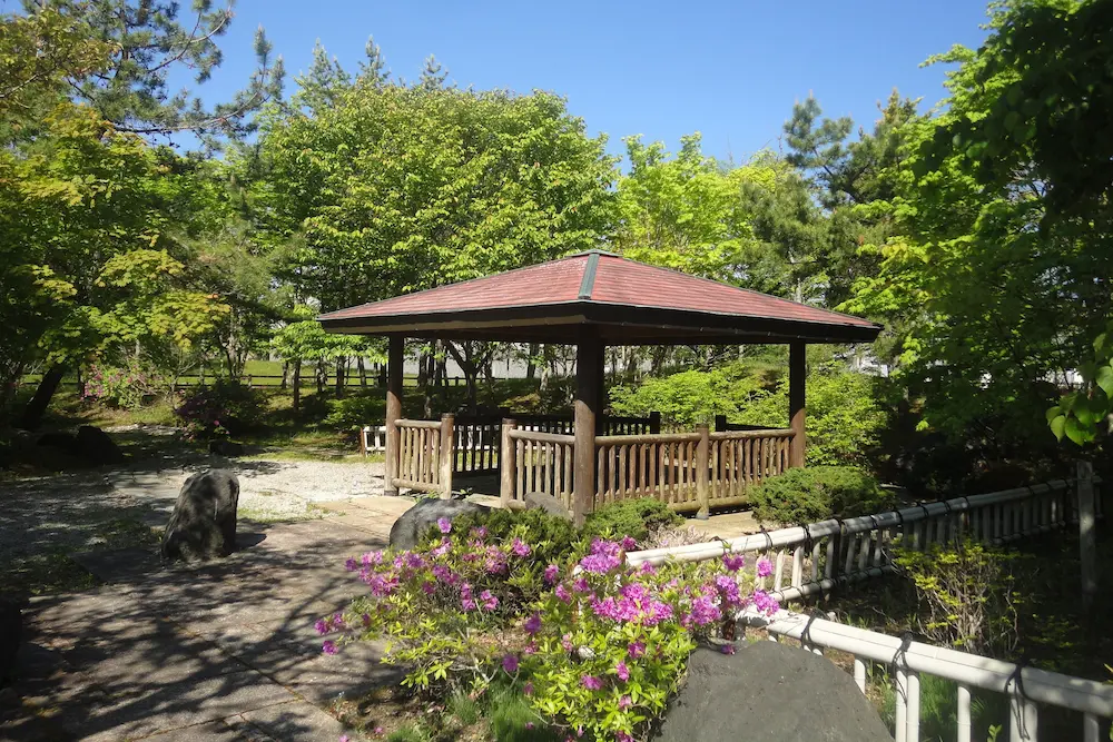 日本庭園も整備されていて四季の移り変わりを感じられます