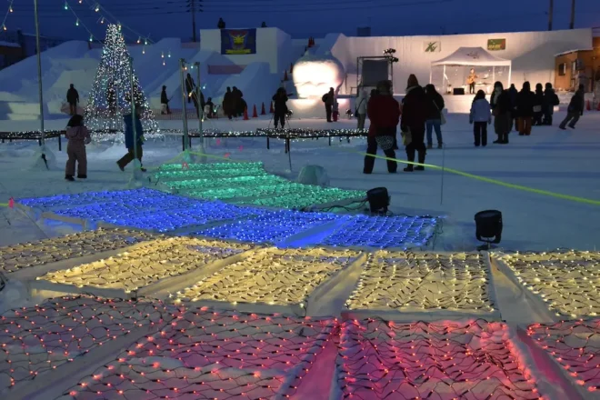 イルミネーションで彩られた昨年の「なよろ雪質日本一フェスティバル」会場＝2023年2月10日