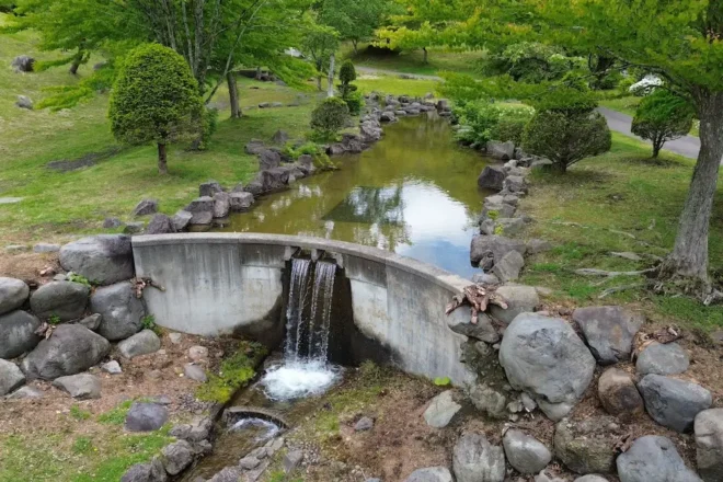 【ミニチュアダム】水圧の力を両側と底の岩盤に分散させるアーチ式の豊平峡ダム（札幌市南区）