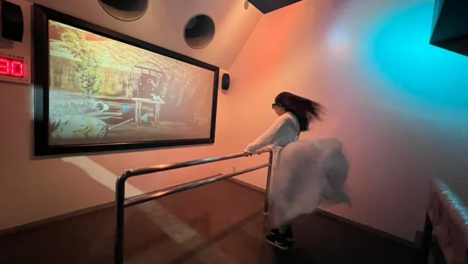 3Dメガネを使った「暴風体験コーナー」